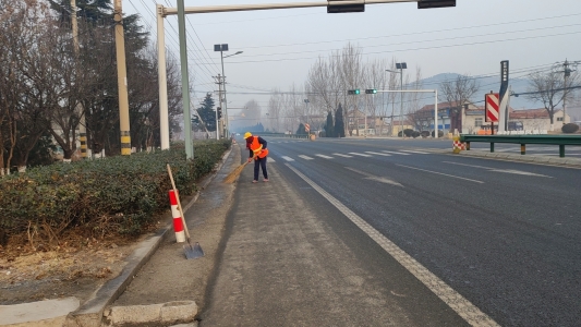 济南市莱芜区口镇街道：道途保洁精美化 都市颜值再晋升威廉希尔williamhill(图1)