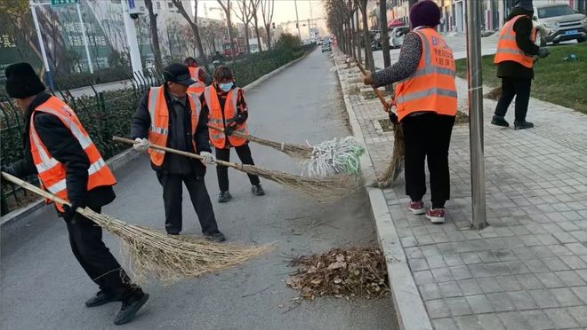 阜阳阜南：博阳环卫 华佗路新建道路开荒保洁行动显成效(图1)