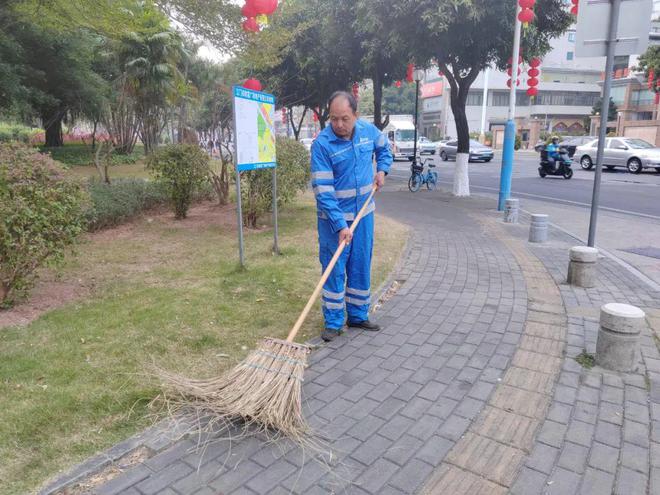 春节我在岗 有一种“年味”叫“城管人”的坚守(图3)