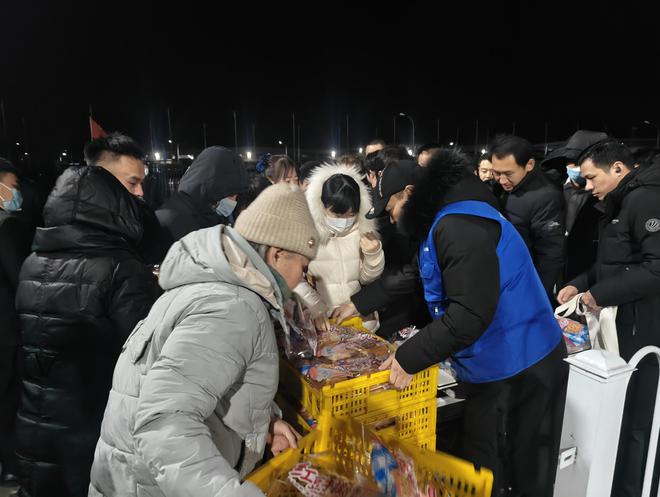 节后劳务市场复苏首个工作日即迎来用工潮(图1)